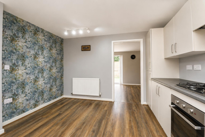 3 bed Semi-Detached for sale Image 6
