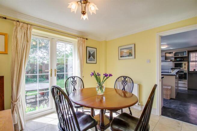 4 bed Detached for sale Image 4