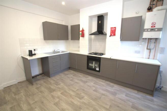 5 bed Terraced to rent Image 6