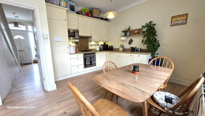 KITCHEN - DINING AREA