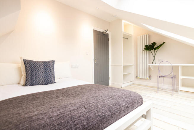 83TR Bedroom