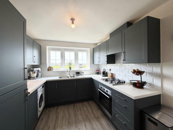 3 bed Semi-Detached for sale Image 4