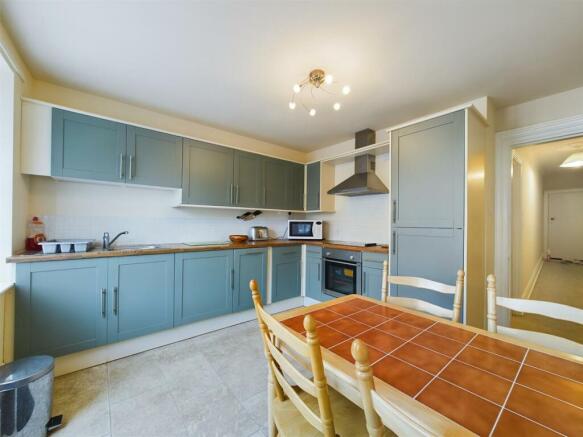2 bed Apartment for sale Image 6
