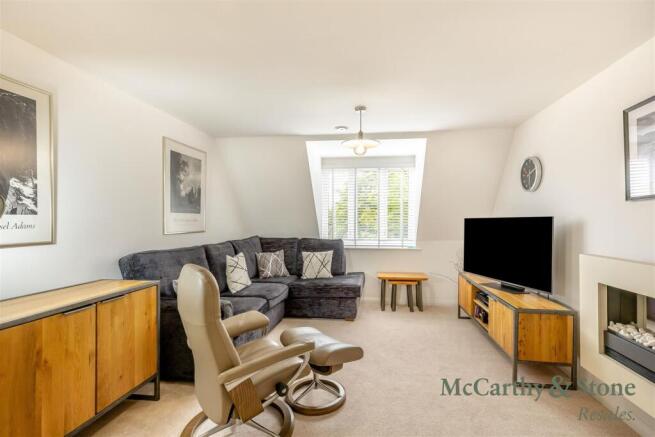 8699298-interior01.jpg