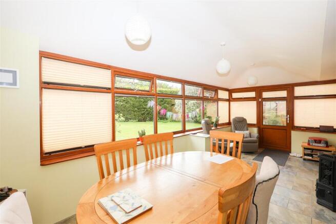 4 bed Detached for sale Image 6