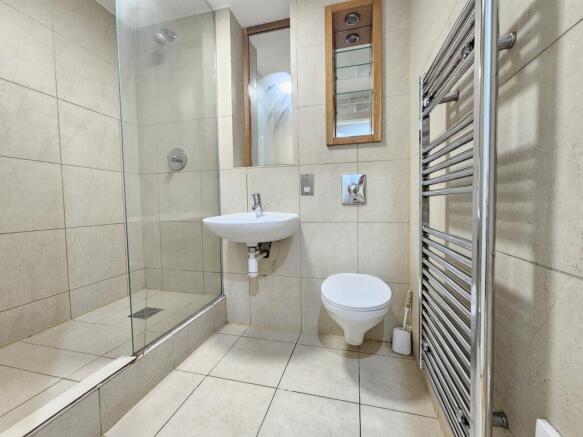 3 bed Ground Flat to rent Image 12
