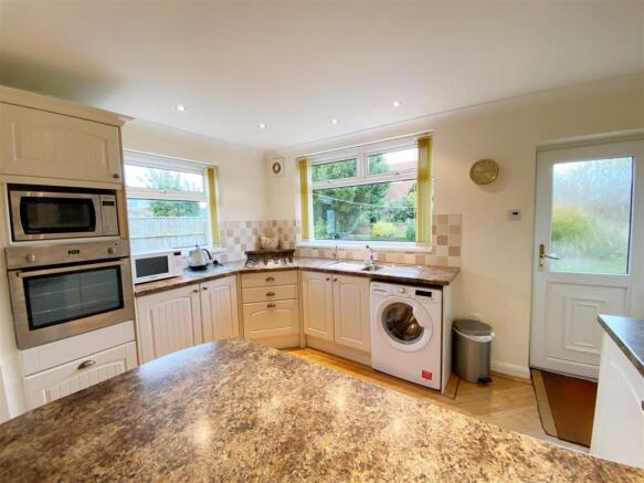 Kitchen pic 2.jpg