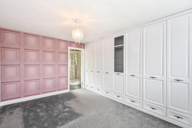 5 bed Detached for sale Image 12