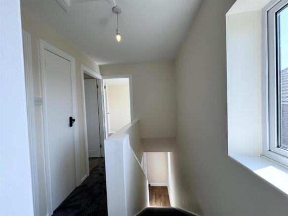 3 bed Semi-Detached for sale Image 8