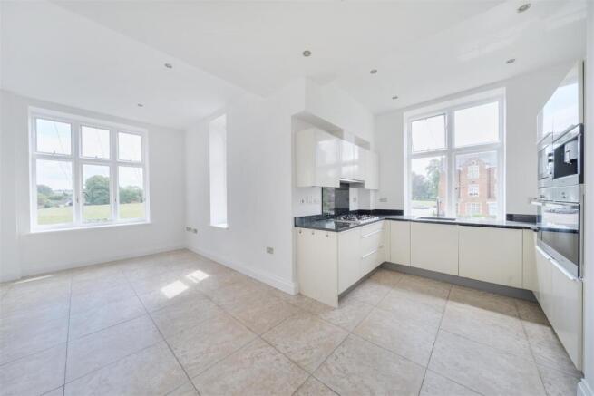 Living Room/Open Plan Kitchen: