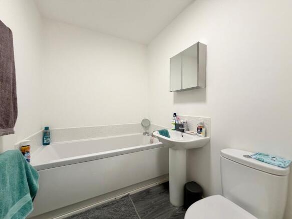 3 bed House to rent Image 8