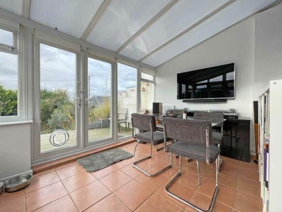 Churchill Way 9 Dining Area.jpg