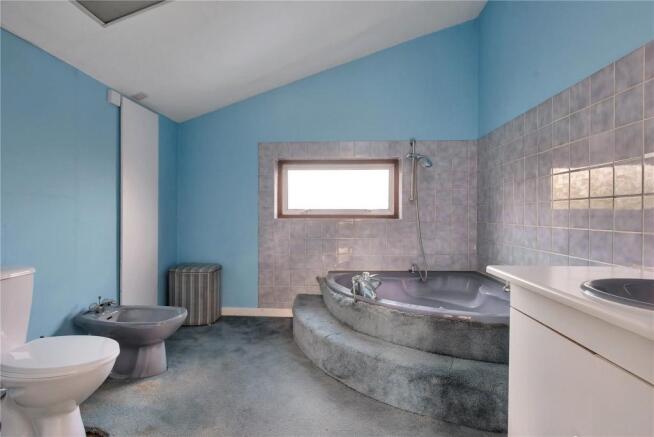 En-Suite Bathroom