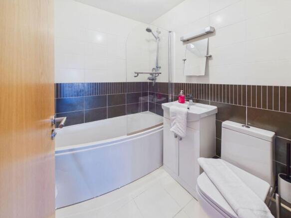 2 bed Apartment for sale Image 11