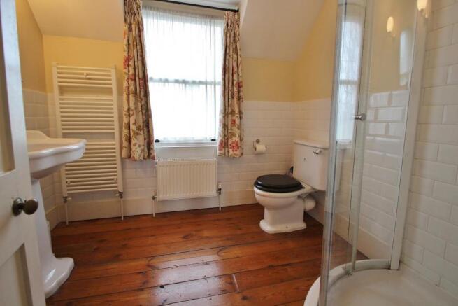 En-suite Shower Rm.JPG