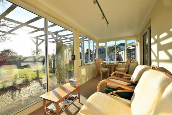 GARDEN ROOM/DINING AREA