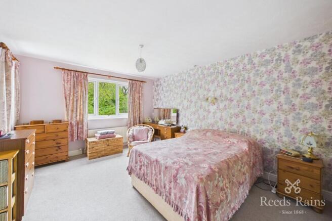 4 bed Detached for sale Image 10