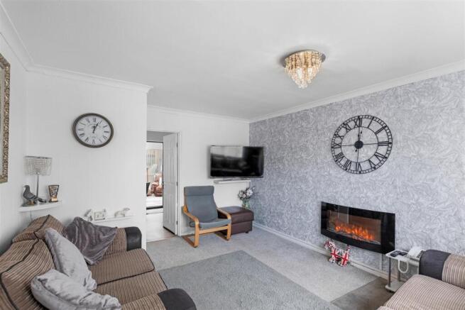 Bishops Drive, Kettering photo 3