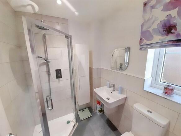 Ensuite shower room