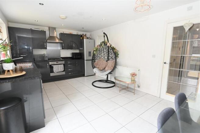 4 bed Detached for sale Image 7