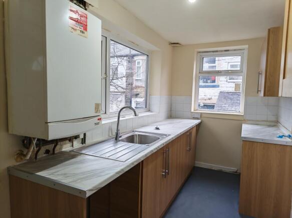 BB11 3LF 100 Dall Street Burnley Kitchen 02.jpg T202601292010.jpg