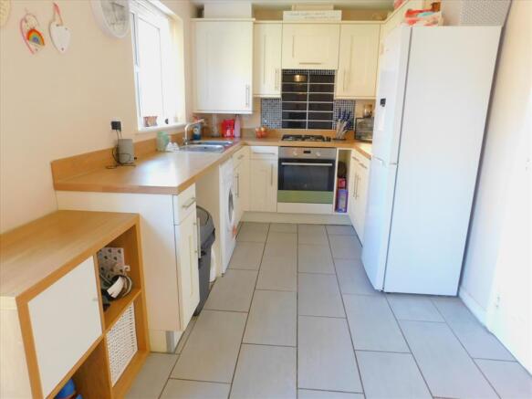 KITCHEN/BREAKFASTING ROOM