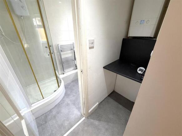 2 bed Terraced to rent Image 10