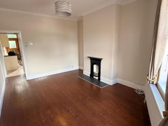 3 bed Terraced to rent Image 6