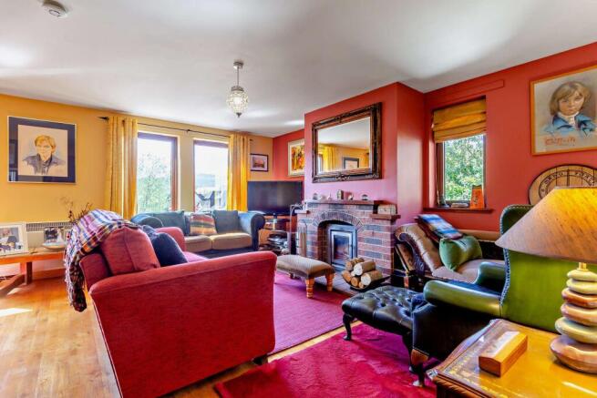 Lounge/Dining Room