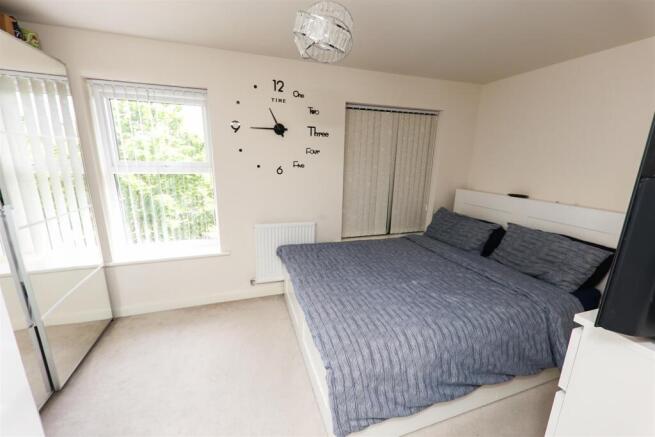 4 bed Town House for sale Image 12