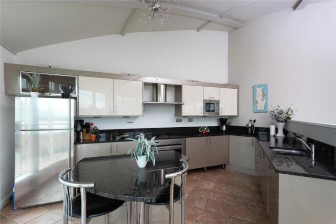 2 bed Penthouse for sale Image 5
