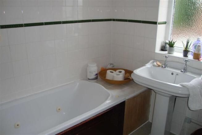 Bathroom/w.c. Combined