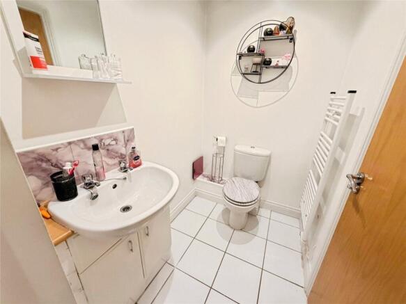2 bed Flat for sale Image 7