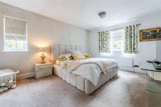 5 bed Detached for sale Image 5
