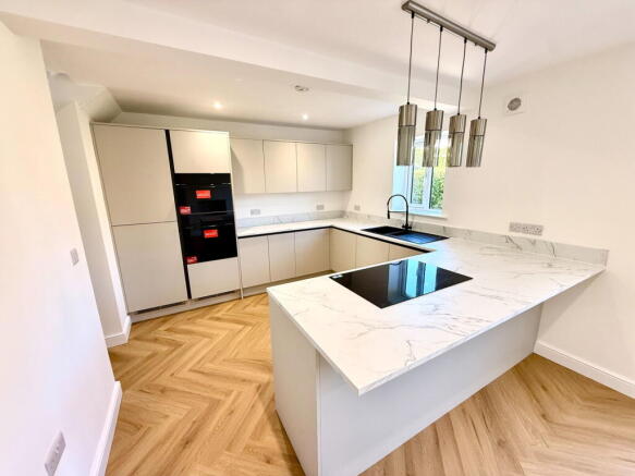 3 bed Semi-Detached for sale Image 6