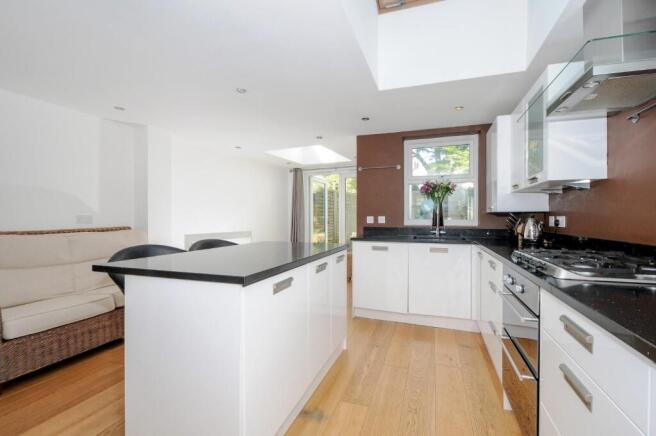 Kitchen 2.jpg