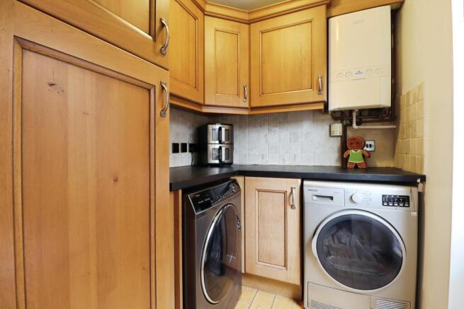 4 bed Detached for sale Image 9