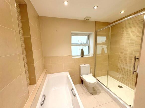 Bathroom b.jpg