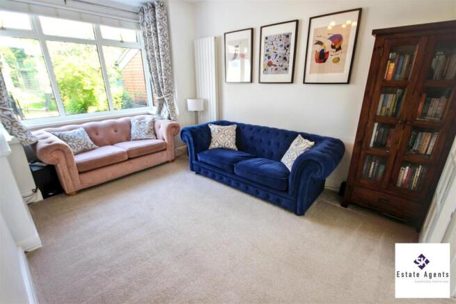 5 bed Detached for sale Image 7