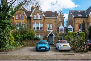 14 Garden Flat, Lion Gate Gardens, Richmond TW9 2DW