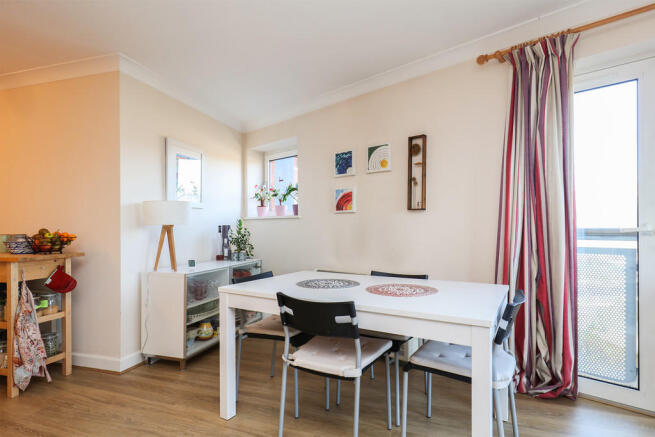 Living/Dining Spa...