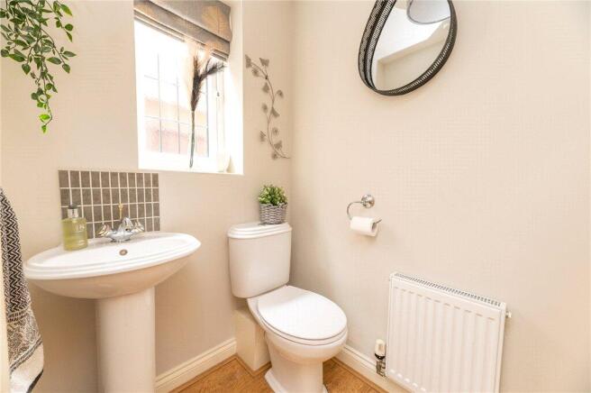 4 bed Detached for sale Image 11