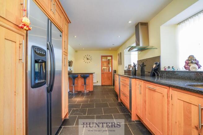 5 bed Detached for sale Image 5