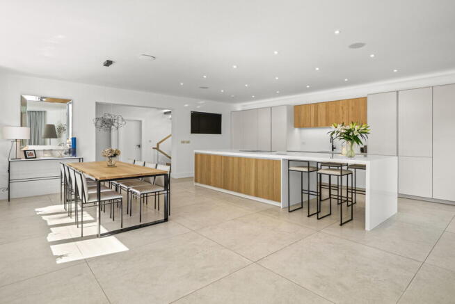 4 bed Detached for sale Image 12