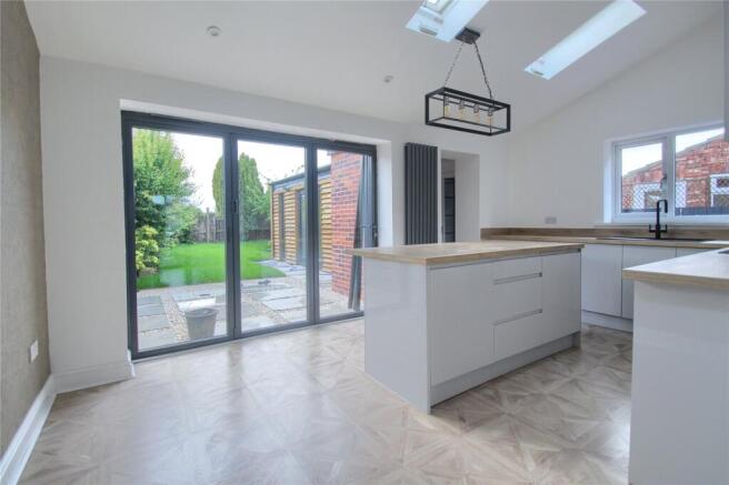 4 bed Semi-Detached for sale Image 7