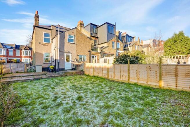 15-4072JHPropWorld - 4 Neiderwald Road22.jpg