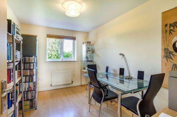DINING ROOM/BEDROOM
