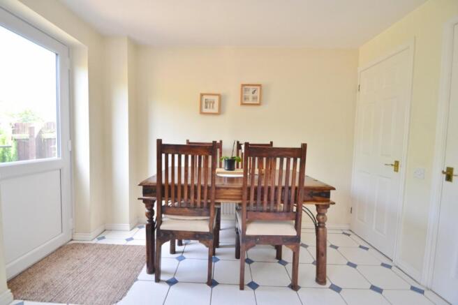 kitchen / breakfast 