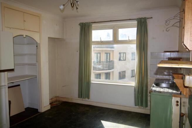 Kitchen (2).JPG