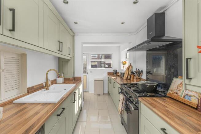 13 Riley Drive, Banbury-9.jpg